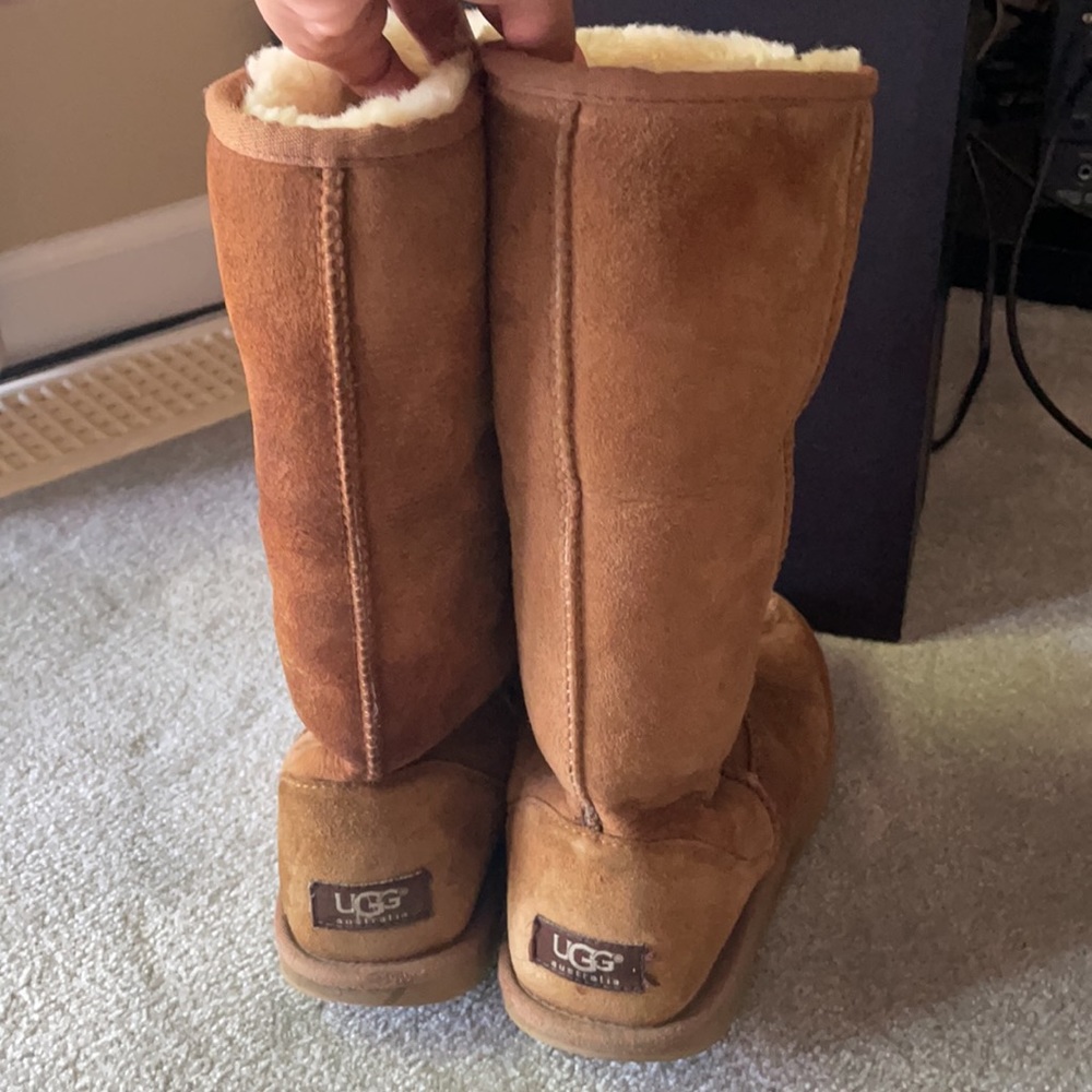 Uggs - image 1